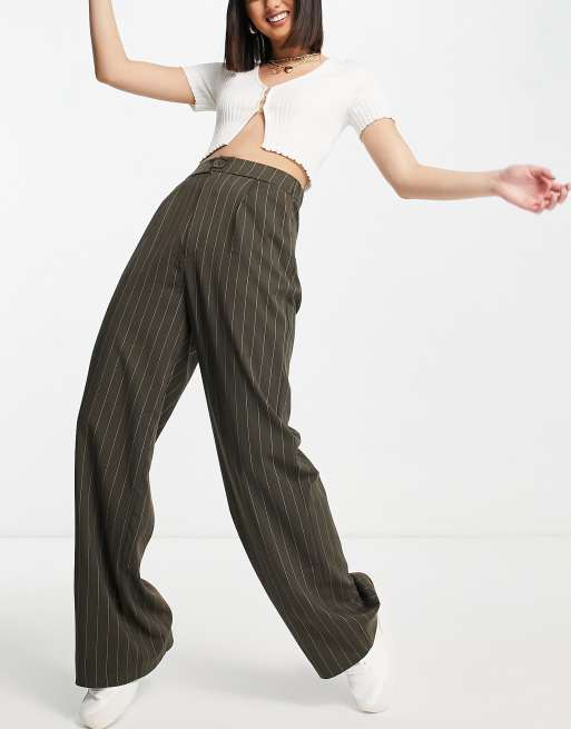 Stradivarius wide leg relaxed dad trousers in dark pinstripe, 4 of 4