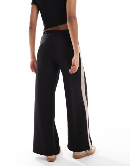Stradivarius wide leg side stripe joggers in black, 4 of 5