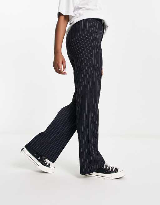 Stradivarius wide leg tailored trouser in navy pinstripe, 4 of 4