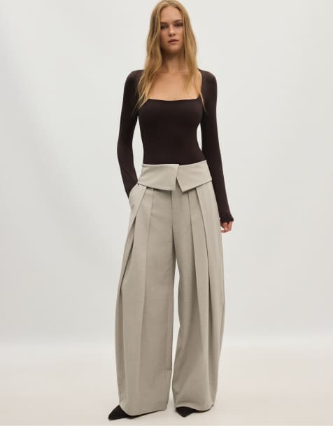 Stradivarius Wide-leg trousers with turned-up waistband in beige - view 1