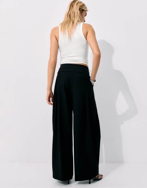 Stradivarius Wide-leg trousers with turned-up waistband in black, 3 of 7