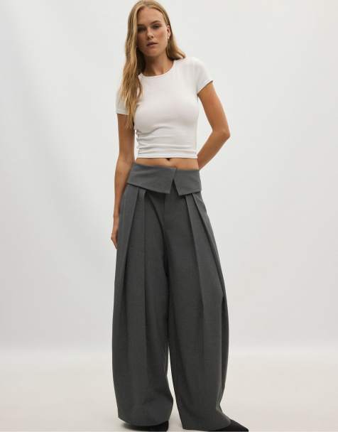 Stradivarius Wide-leg trousers with turned-up waistband in dark grey - view 1