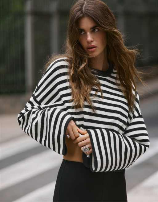 Stradivarius Wide sleeve cropped knit jumper in black stripe, 2 of 7