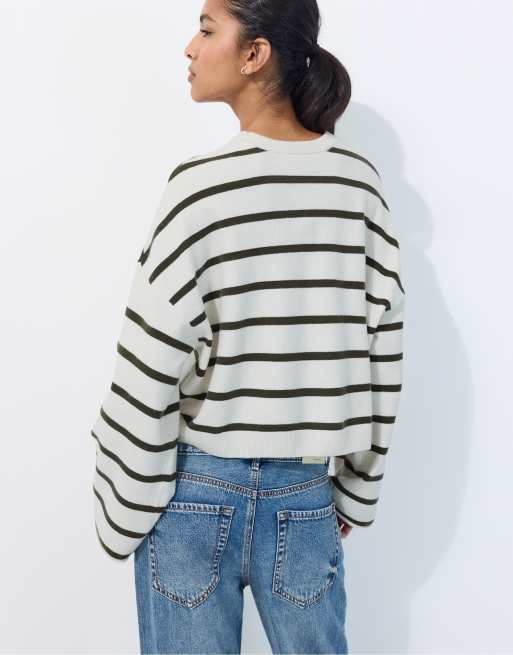 Stradivarius Wide sleeve cropped knit jumper in vanilla, 3 of 7