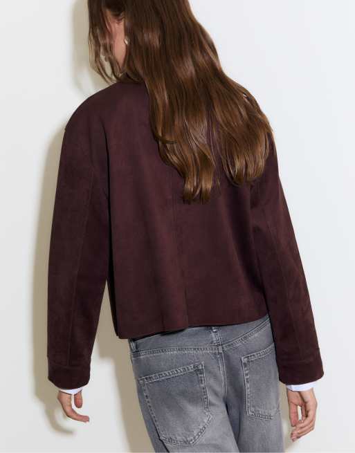 Stradivarius – Wildlederimitat-Jacke in Burgunderrot mit Taschen, 3 von 4