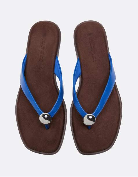 Stradivarius – Zehenstegsandalen in Blau mit Keilabsatz - view 1