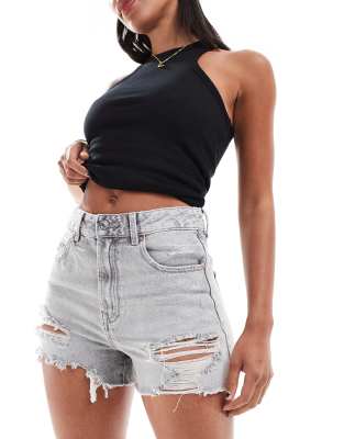 Stradivarius - Zerrissene Jeans-Shorts in grauer Waschung