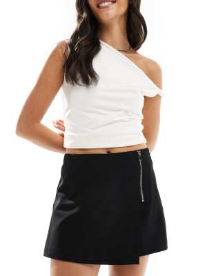 zip detail skort in black