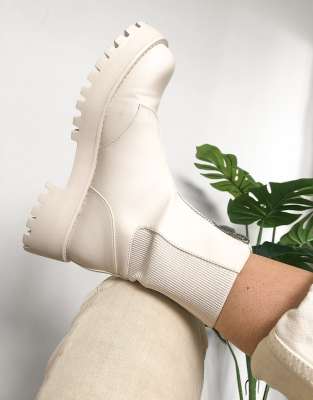 Stradivarius white outlet boots