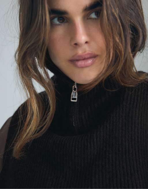 Stradivarius Zipped collar in black, 3 of 4