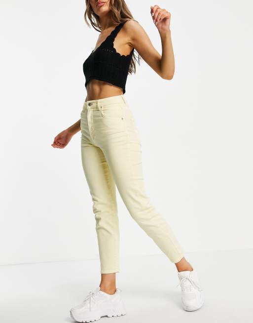 Stradivarius – Żółte dopasowane jeansy mom fit
