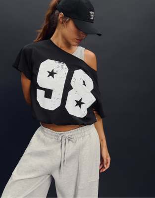 Stradivarius - Zweilagiges T-Shirt in Schwarz mit Puffärmeln