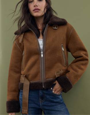 Stradivarius - Zweiseitige kurze Jacke in Braun-Brown