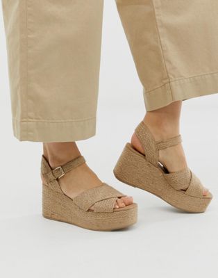 Stradviarius - Raffia sandalen met sleehak en gekruiste banden in beige