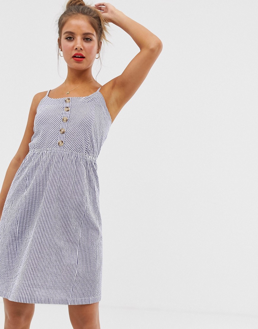 Stribet cami-kjole med knapper på brystpartiet fra Brave Soul-Hvid