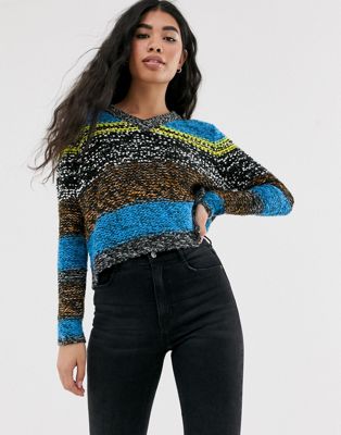 Struktureret strikket trøje med farveblokke fra Noisy May-Blå
