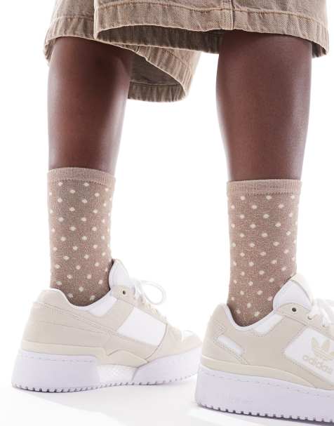 Stück – Glitzersocken in gepunktetem Beige - view 1