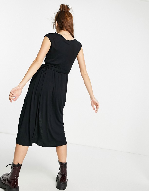 Style Cheat – Czarna sukienka midi o kopertowym kroju z pÓłrękawkiem Black Dostawca 