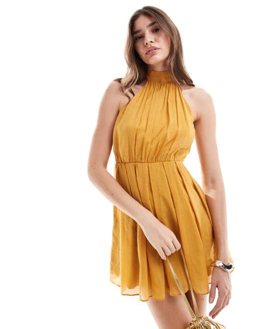Style Cheat - Hoogsluitende zwierige mini jurk in mosterdbruin