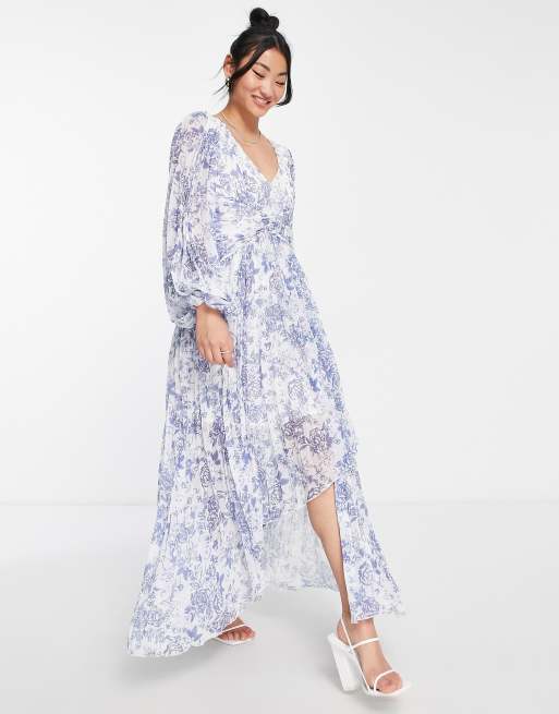 Style Cheat – Plisowana sukienka maxi w niebieskie kwiaty z węzłem w talii