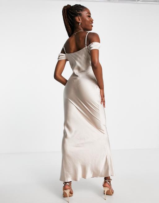 Robe en satin champagne hotsell