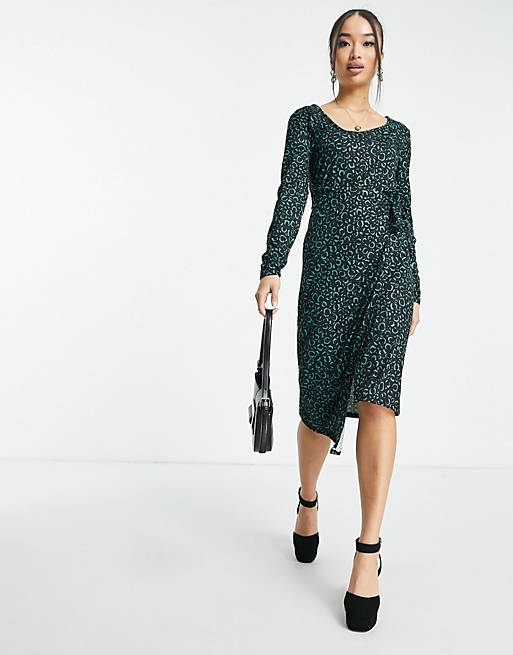 Women Style Cheat wrap midi dress in green leopard 