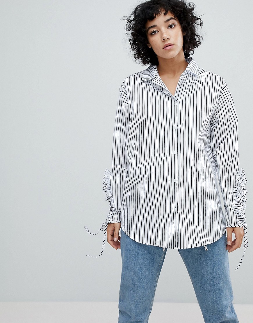 STYLENANDA – Avslappnad randig oversize-skjorta med ryschärmar-Blå