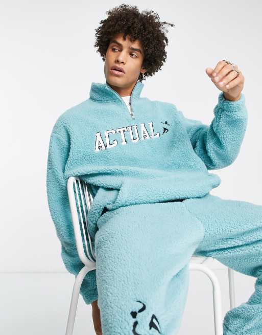 Sudadera azul claro extragrande con cremallera corta y logo bordado de borreguito de ASOS Actual (parte de un conjunto)