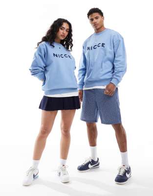 Sudadera azul claro unisex con logo ondulado en el pecho y pespuntes en contraste de Nicce