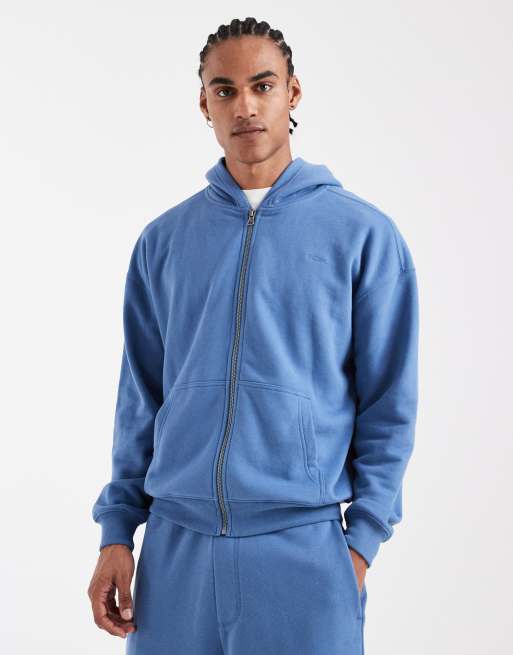 Conjunto azul de joggers y sudadera con capucha, cremallera y logo en el pecho de Hollister, 3 de 3