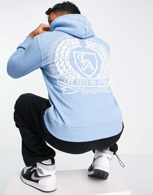 Sudadera azul con capucha y diseño 