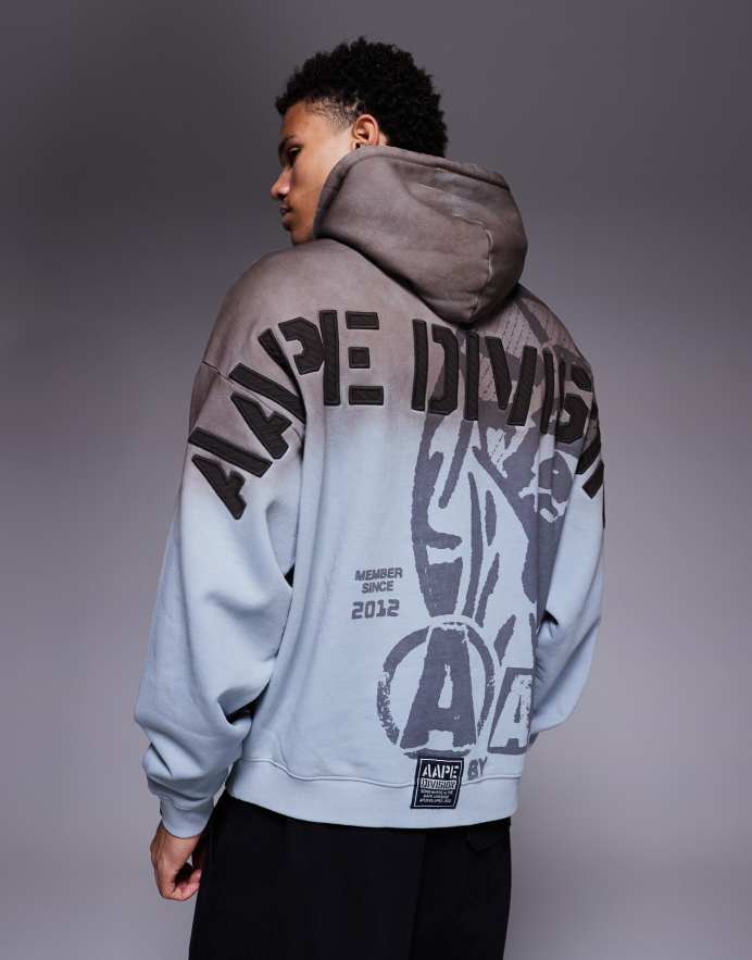 Aape By A Bathing Ape® Sudadera azul lavado extragrande sin cierres con capucha y bordado en la espalda de