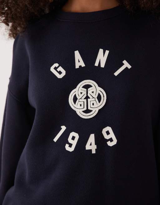 Sudadera azul marino con estampado gráfico universitario en el pecho de GANT, 2 de 4
