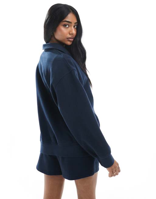 Sudadera azul marino con logo bordado y cuello de solapas de felpa rizada de algodón de 4th & Reckless (parte de un conjunto), 4 de 4