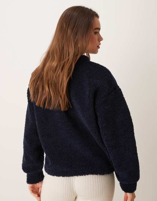 Sudadera azul marino extragrande con bordado "Ski Club" de borreguito de ASOS DESIGN, 3 de 4