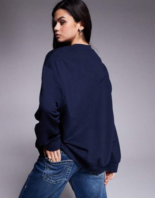 Sudadera azul marino extragrande con gráfico "Athleisure Studio" de Weekend Collective, 4 de 4