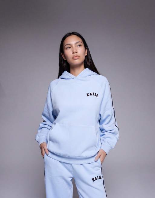 Conjunto azul pastel de sudadera extragrande con capucha y joggers de pernera ancha con logo bordado de Kaiia, 3 de 3