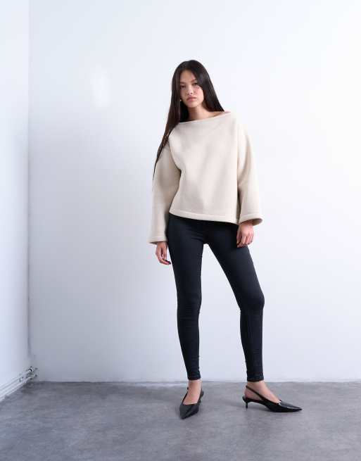 Sudadera beis asimétrica con escote Bardot de Topshop, 3 de 4