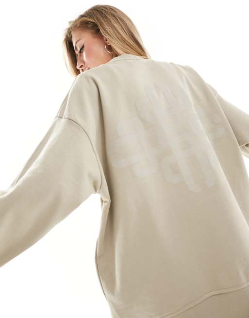Sudadera beis con emblema con acabado lavado de The Couture Club
