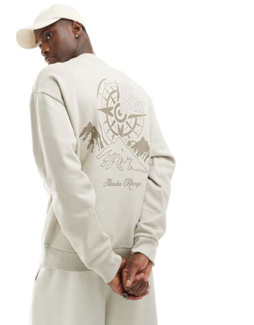 Sudadera beis extragrande con bordado en el pecho y estampado de montaña en la espalda de ASOS DESIGN