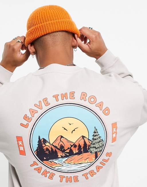Sudadera beis extragrande con estampado de paisaje en la espalda de ASOS DESIGN
