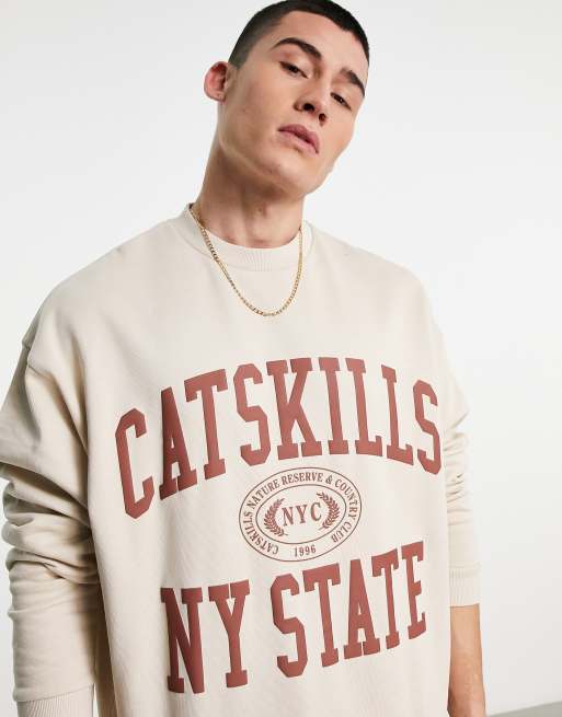Sudadera beis extragrande con estampado universitario de ASOS DESIGN