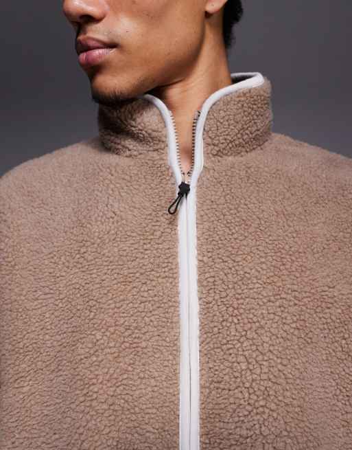 Sudadera beis holgada con cuello alzado, cremallera y ribetes de borreguito de ASOS DESIGN, 5 de 5
