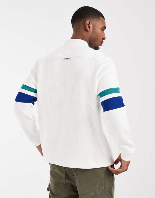 Sudadera blanca con cuello tipo polo, ribetes en las mangas y logo de Fred Perry, 3 de 5