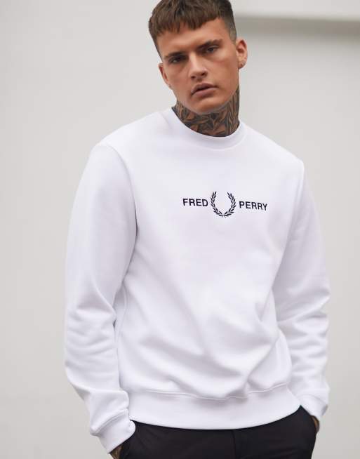 Sudadera blanca con logo bordado en el pecho de Fred Perry, ASOS