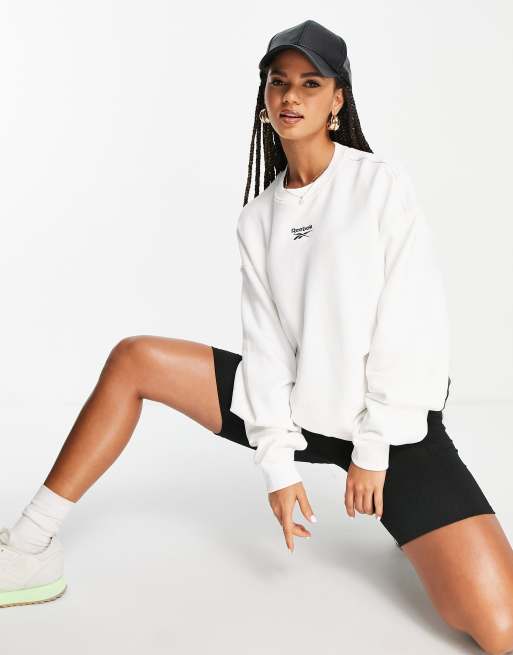 Sudadera blanca logo pequeño de Reebok | ASOS