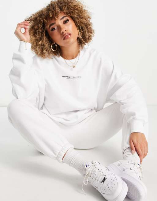 Sudadera blanca extragrande con logo en la espalda de ASOS Weekend Collective