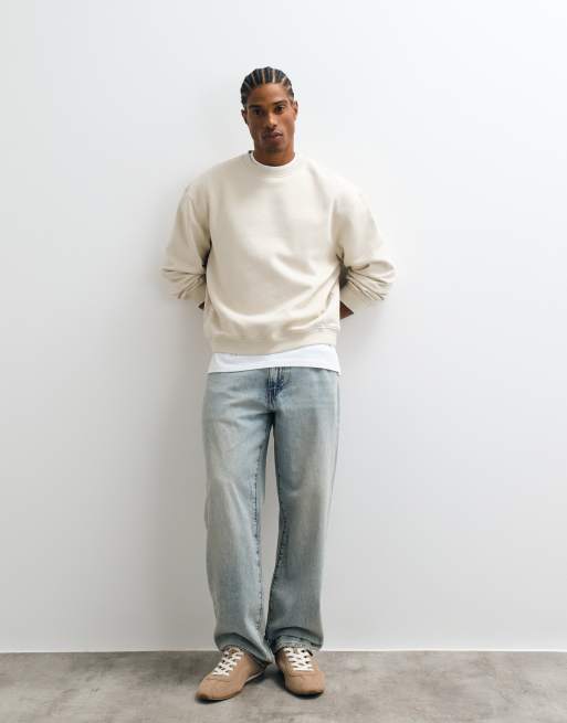 Sudadera blanco hueso básica de corte cuadrado holgado Essentials de ASOS DESIGN, 2 de 5