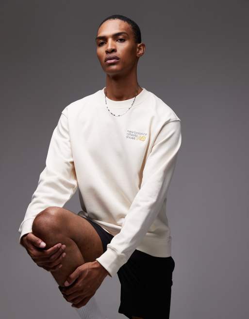 Sudadera blanco hueso con cuello redondo y logo premium Athletics de New Balance, 3 de 5