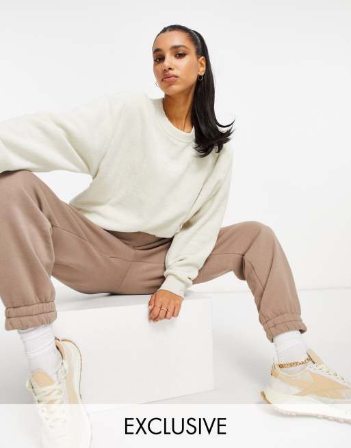 Sudadera blanco hueso de rizo tipo toalla Toast exclusiva en ASOS de Reebok Classics (parte de un conjunto)